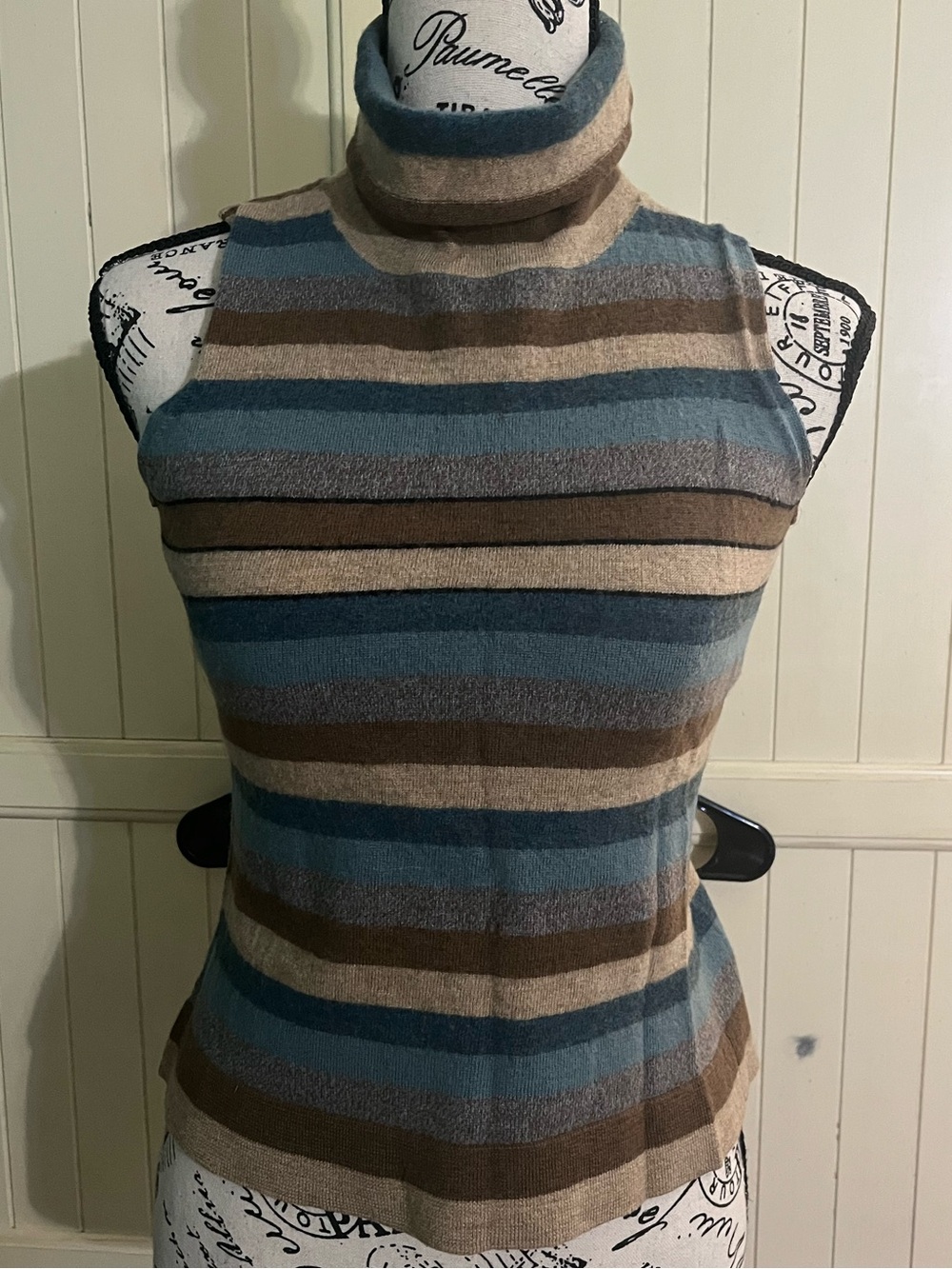 Banana Republic Extra Fine Italian Merino Sleeveless Turtleneck Sweater